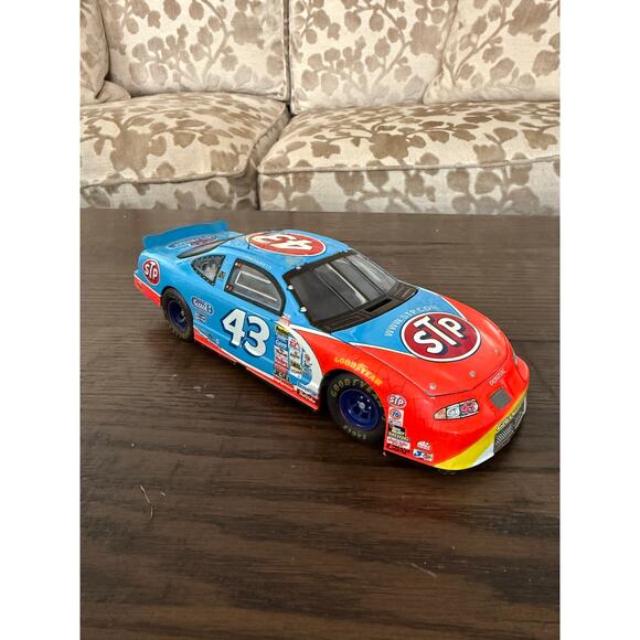 Team Caliber 1:24 John Andretti 1999 Pontiac Grand Prix#43STP Die-Cast - Picture 8 of 8